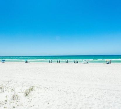 Beach in front of Commodores Retreat