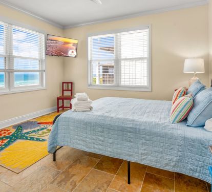 Upstairs Queen room with Gulf views