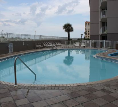 Island Princess pool