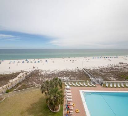 Pool &amp; Beach
