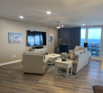 85" TV in Living Area and Beautiful Views of the Gulf of Mexico.