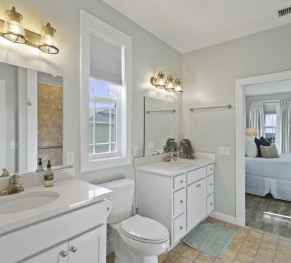 Main Level Primary En Suite Bathroom