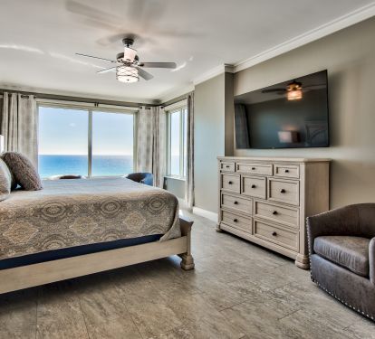Master King Bedroom with a Gulf View and sitting area
