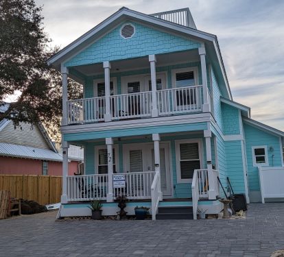 Beach house has plenty of parking &amp; 2 showers