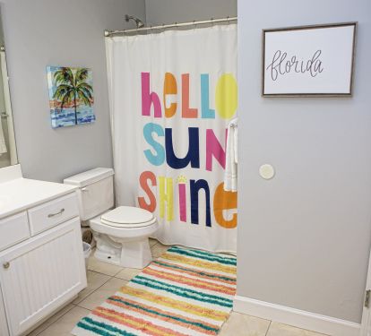 Hall Bath with Tub/Shower Combo