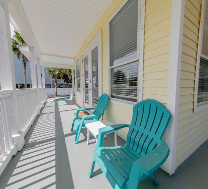Wrap around porch to hang out in the pool after the beach