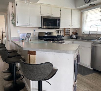 Fully stocked Kitchen, gas stove, reverse osmosis system.