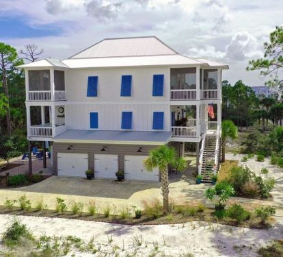 The weekly rate includes the fee for the entire estate, pictured here.