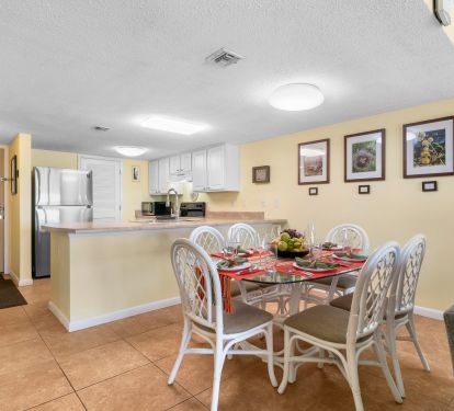 Dining room.