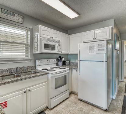 Wonderful Appliances/Fully stocked Kitchen/View to Hall Bath