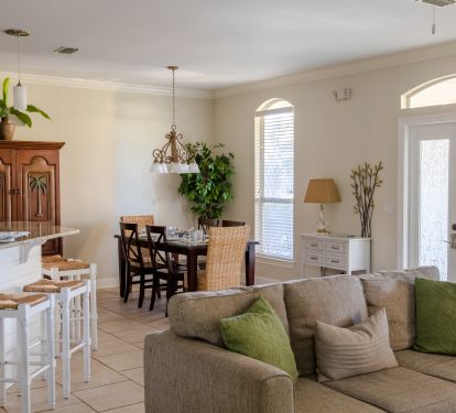 Welcome to Simply Paradise!  Large open floor plan awaits.