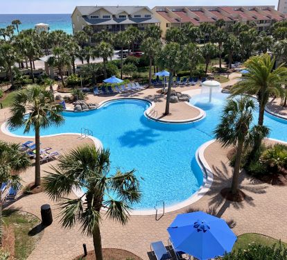 Huge Lagoons Pool with Outdoor Gas Grills
