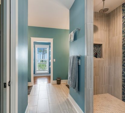 Middle Floor Master King suite w/rainfall/handheld shower head, double vanities