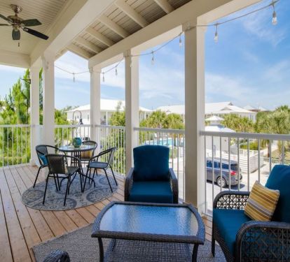 Main floor balcony overlooking pool