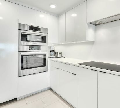 104A Beach House- updated modern kitchen
