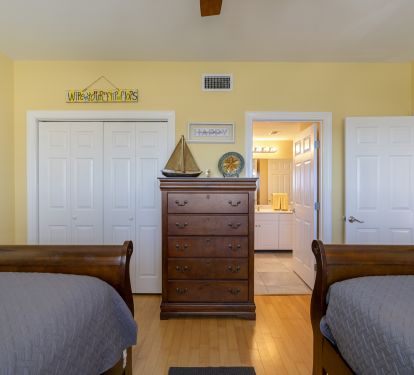 Guest bedroom, 2 Queen beds