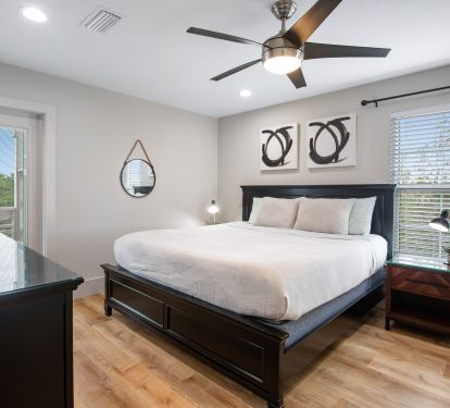 3rd floor king suite with balcony access