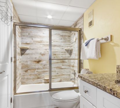 Hallway Bathroom with tub