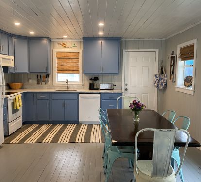 Fully equipped kitchen and large dining area to share delicious meals!
