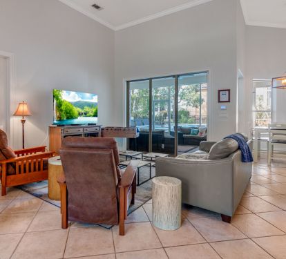 LV 2 has sliding glass doors to the lanai