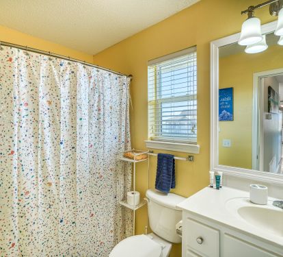 Florida Sunshine Hall Bath