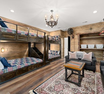 2 Queen Bunks, 2 Full Bunks. Don't get in a sword fight to stay in here!