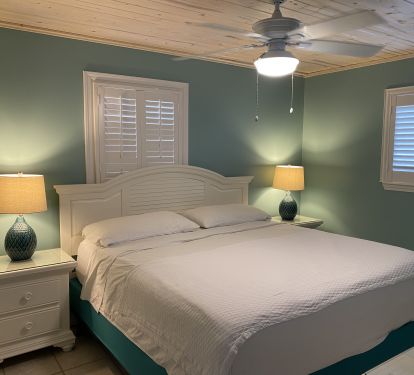 Master Bedroom with Broyhill furniture - King Bed