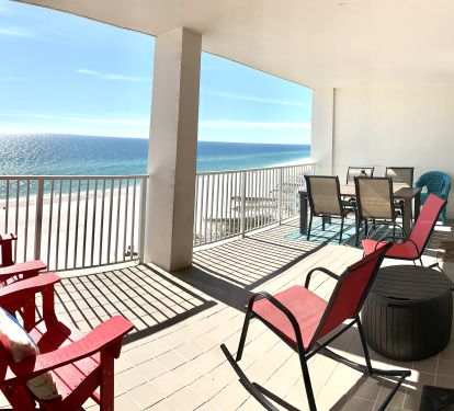 HUGE private balcony with over 200 sq. feet. Plenty of seating for dining too!