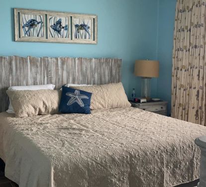 Quiet beach facing master bedroom with NEW BED/FRAME!!!