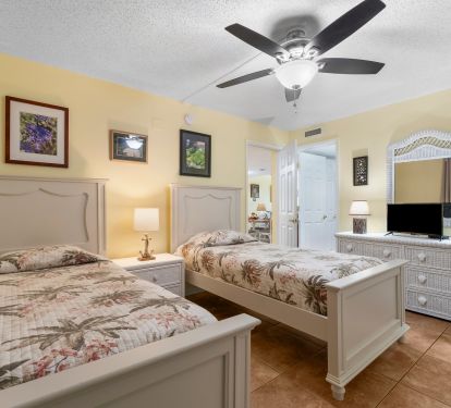 Second bedroom with twin beds.