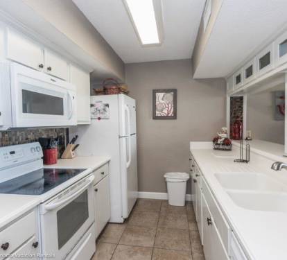 Fully Stocked Kitchen