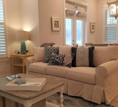 Living Room/Dining Area