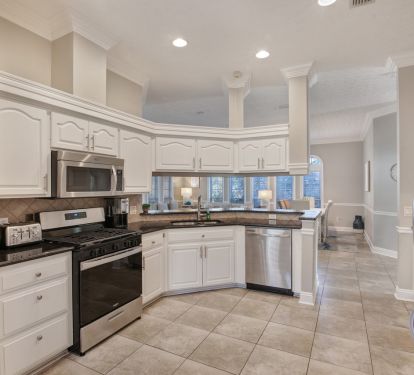 Fully equipped kitchen