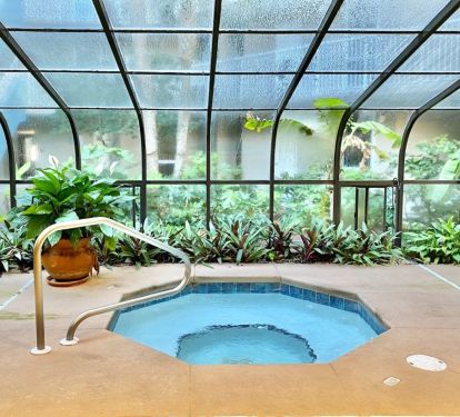 Hot tub with glass roof 