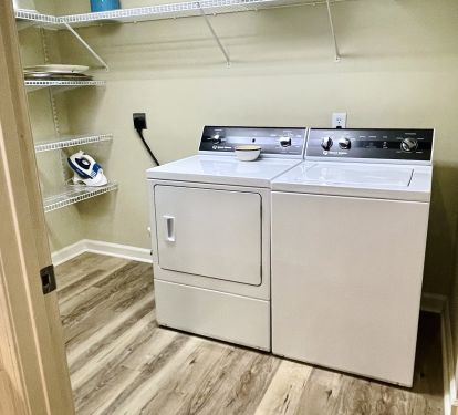 Speed Queen Washer/Dryer... this Utility Room is right off the kitchen.