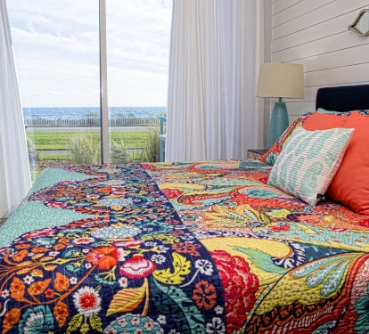 GULF FRONT King-sized Master Bedroom, Private Bath, 52" Smart TV, Gulf View