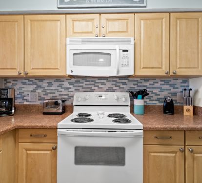 Kitchen - new glass stop installed 9/2022, waiting on new pics