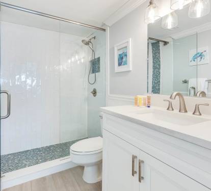 Upscale Master bath with walk-in shower!