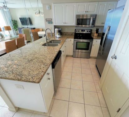 Fully stocked kitchen!
