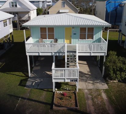 The perfect coastal cottage is waiting on you!