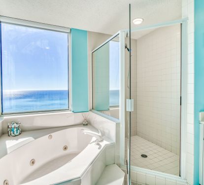 Panoramic ocean views from Masterbath 