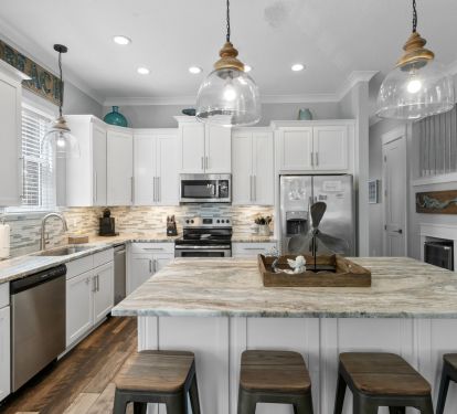 Beautiful, Fully Equipped Kitchen