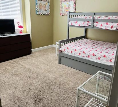 Full, twin bunk bed with trundle twin (sleeps 4) 