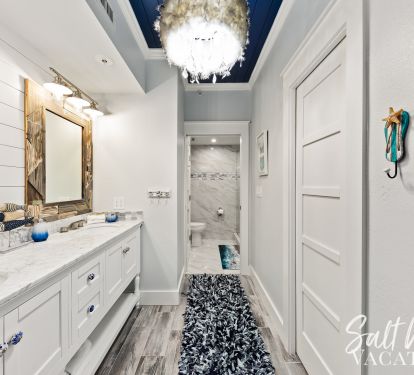 Gorgeous master bathroom 