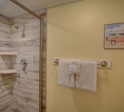 Surfer Room Bathroom with Shower