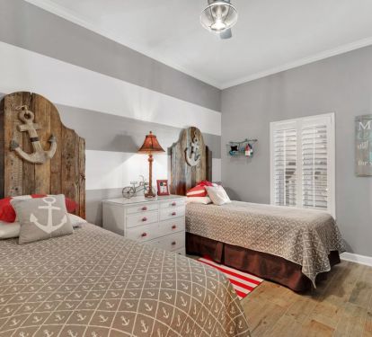 Twin bedroom