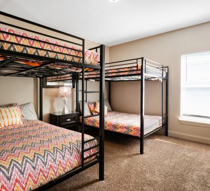 Bunk room sleeps 8