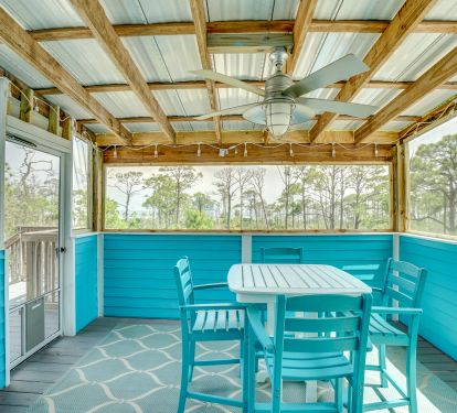 Screened back deck with table/chairs