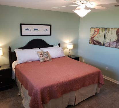 Another Lg King size bedroom w/ private or shared bath