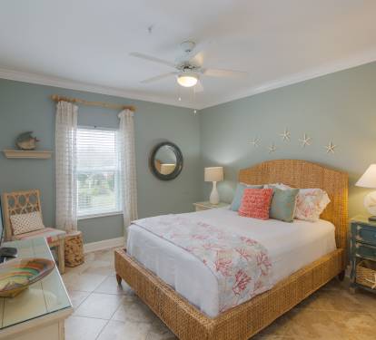 Queen bedroom has it's own private bath and large closet.  Bright &amp; sunny!